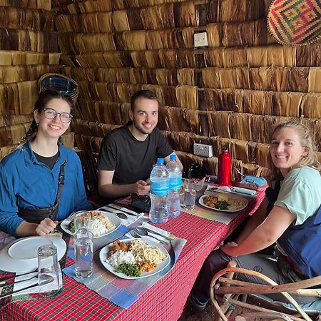 Ava garden backpackers Lägenhet Mto wa Mbu Exteriör bild
