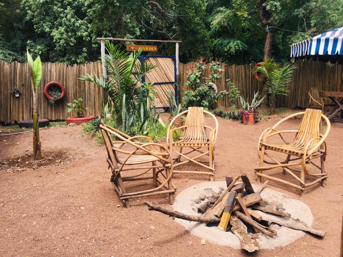 Ava garden backpackers Lägenhet Mto wa Mbu Exteriör bild