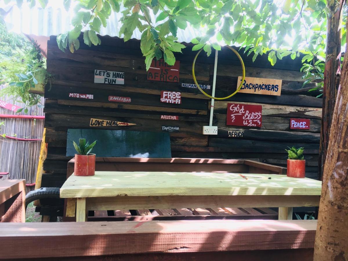 Ava garden backpackers Lägenhet Mto wa Mbu Exteriör bild
