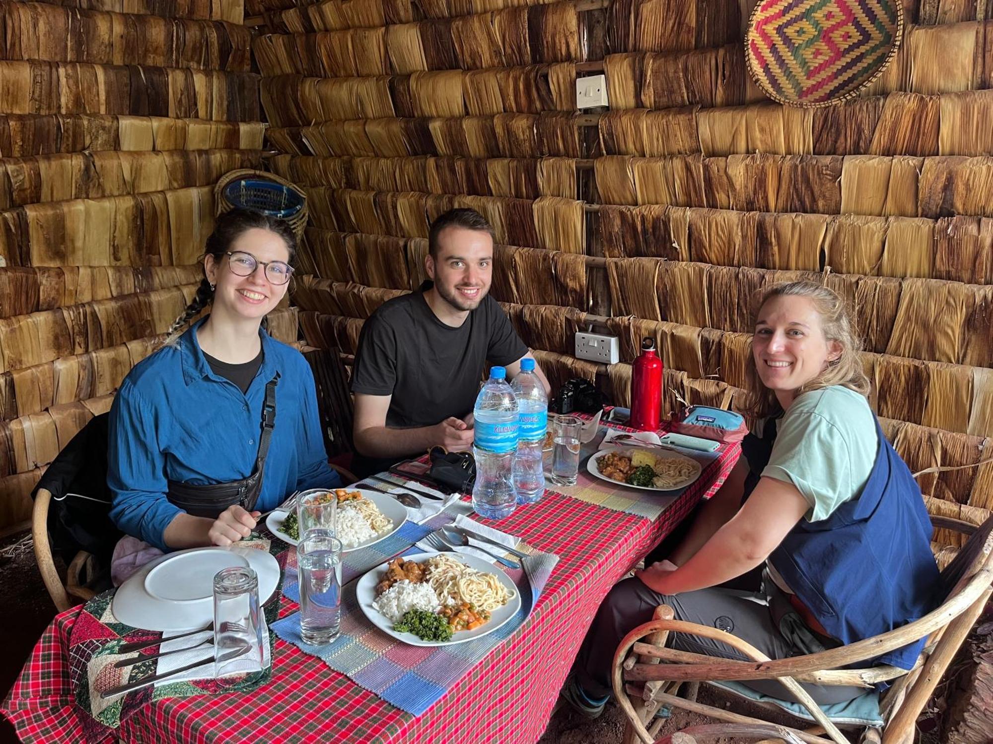 Ava garden backpackers Lägenhet Mto wa Mbu Exteriör bild